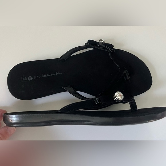 Magnolia & Vine flat sandals with snap-on charms - Picture 2 of 10